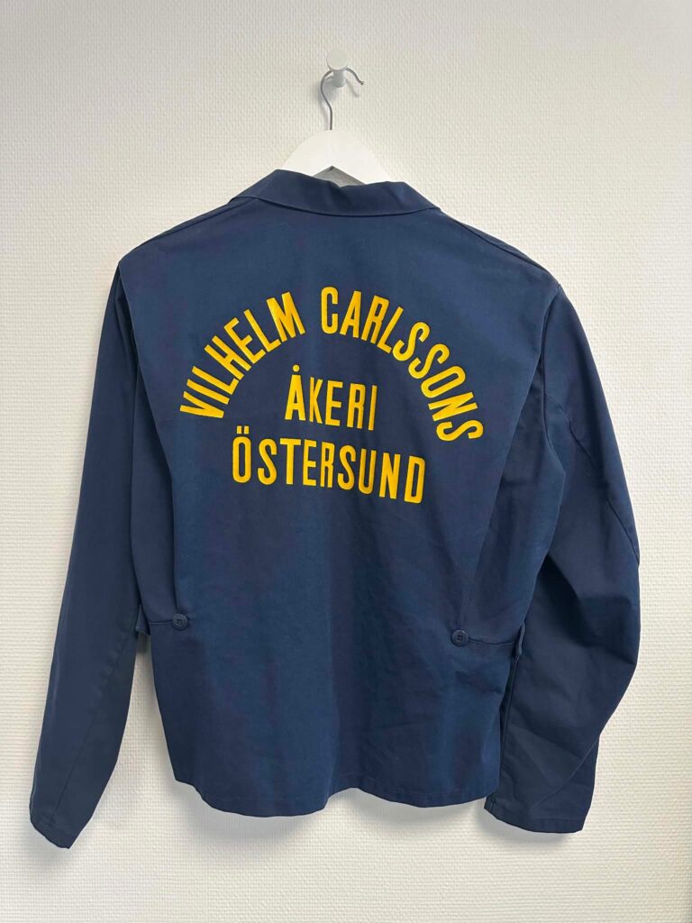 Jacka med Ville Carlssons-tryck
